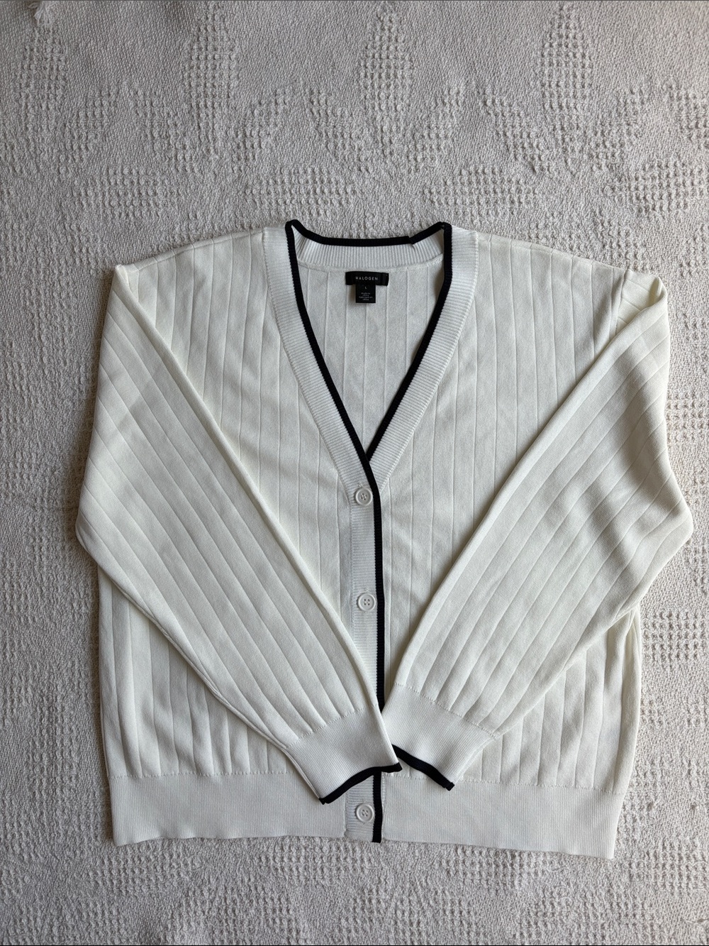 Halogen White Ribbed V-Neck Cardigan with Black Trim